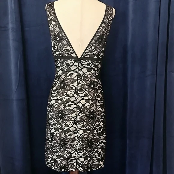 Carmen Marc Valvo Black and White Bodycon Midi Dress NWOT - Picture 7 of 7